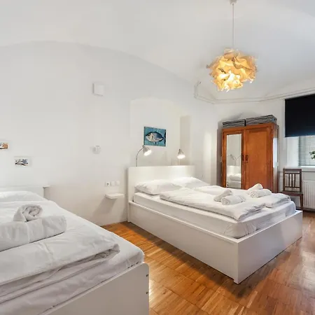 Rog With Furnished Courtyard Appartement Ljubljana