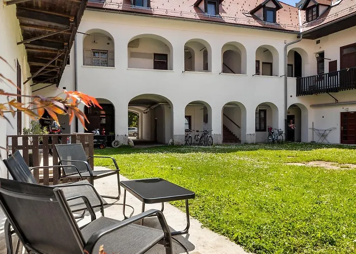 Lägenhet Rog With Furnished Courtyard *