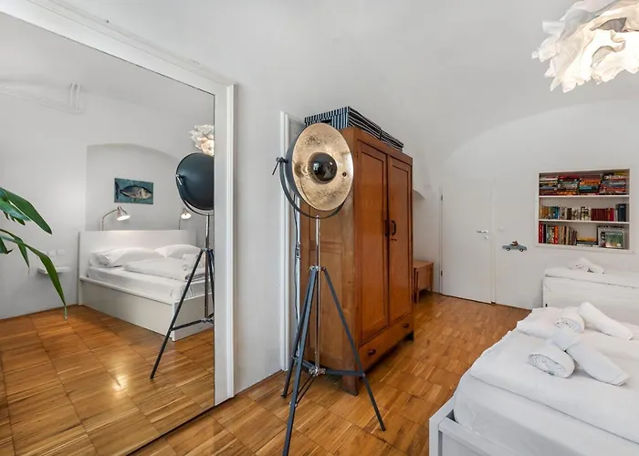 Rog With Furnished Courtyard