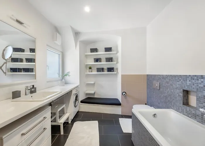 Rog With Furnished Courtyard Apartman *