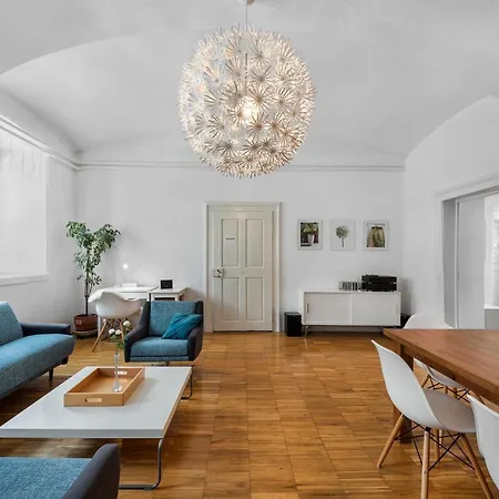 Apartmán Rog With Furnished Courtyard
